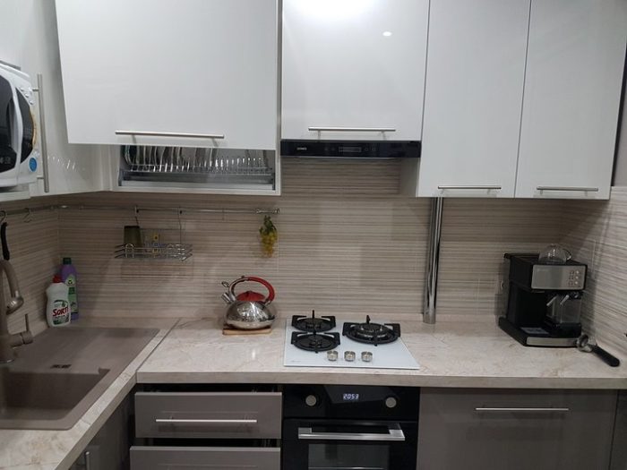 range with 3 burners in tiny apartment
