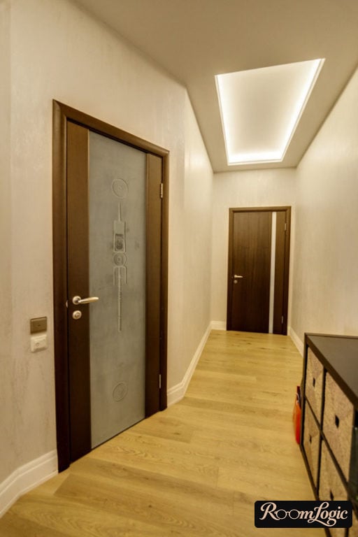 Rectangular niche with ceiling lighting in hallway