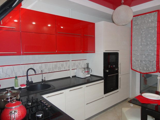 red black white in kitchen design