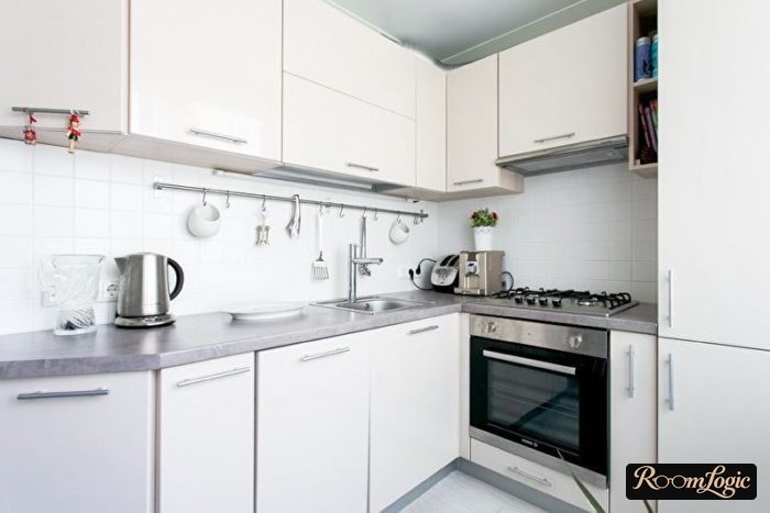 remodel of tiny apartment kitchen 6