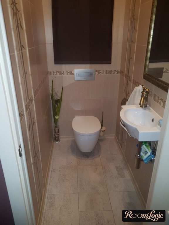 Roller shades in the toilet