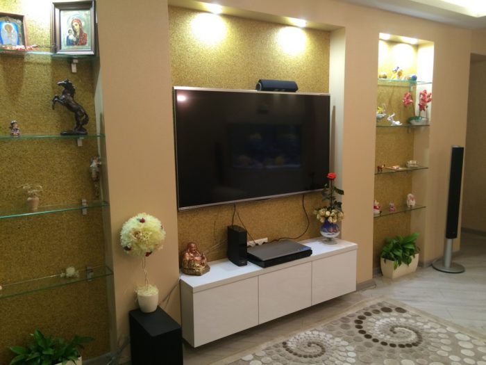 sandpaper wall murals in an apartment