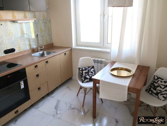 scandinavian styled kitchen with glass skinny panel