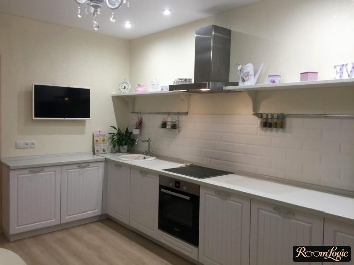 shelves with rails instead of upper cabinets in the kitchen