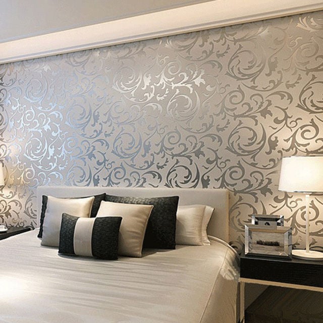 silver wallpaper with a pattern in the bedroom
