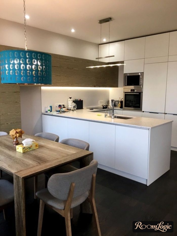 simple and tasteful kitchen design without extra decor