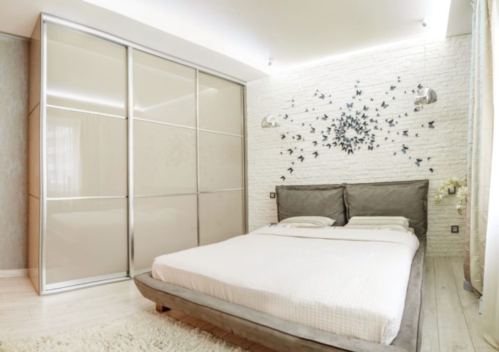 sliding-door wardrobe in small bedroom