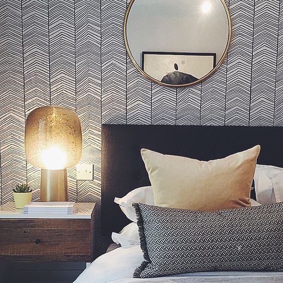 small black and white pattern on wallpaper
