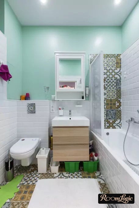 small scandi bathroom with patchwork