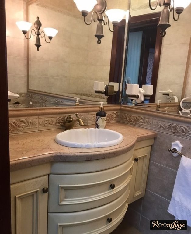 Solid-wood vanity in classic style