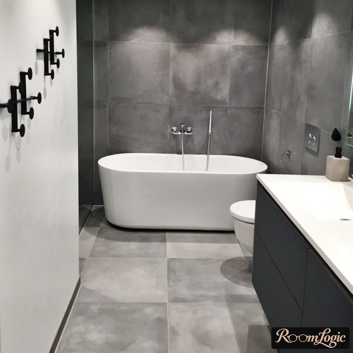 square tile 60-60 concrete-look in bathroom