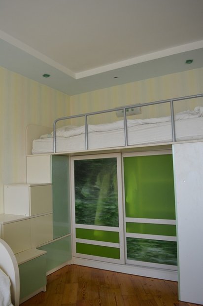 staircase with drawers in a bunk bed
