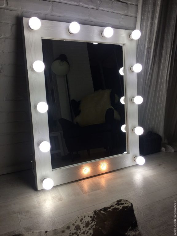 standalone makeup mirror with lighting