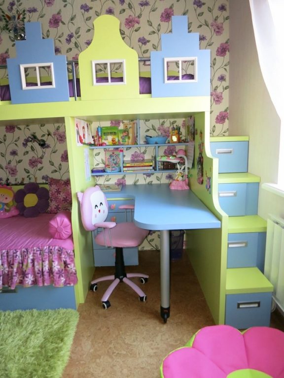 steps with drawers in kids’ room
