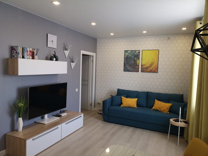 stretch ceiling and floor-mounted cabinet in the living room