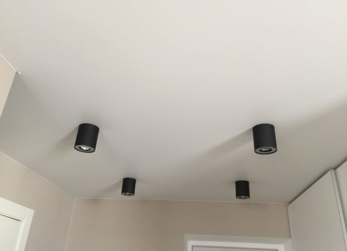 stretch ceiling in entryway with cylindrical light fixtures