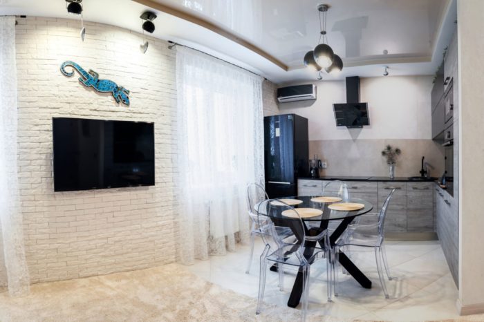 stretch ceiling with step