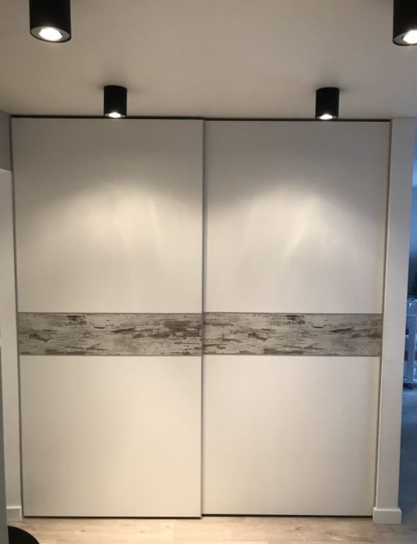 Stretch matte white ceiling in the entryway