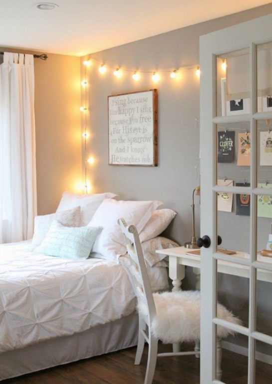 String of lamps in the teenager's room
