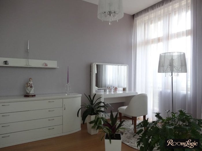 teen girl's vanity