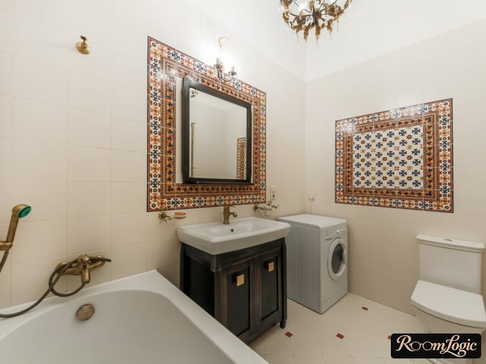 Tile decor on bathroom walls