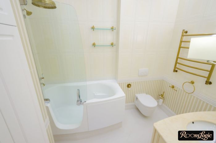 tile flooring in the bathroom with horizontal division