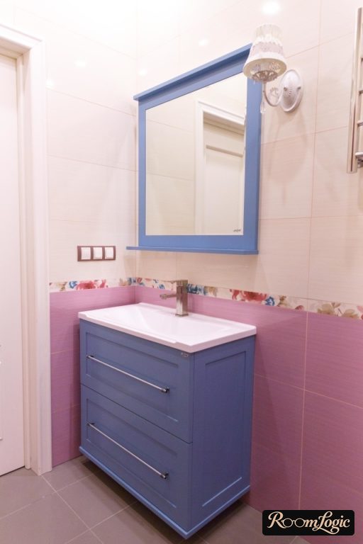 tile from one collection in the bathroom