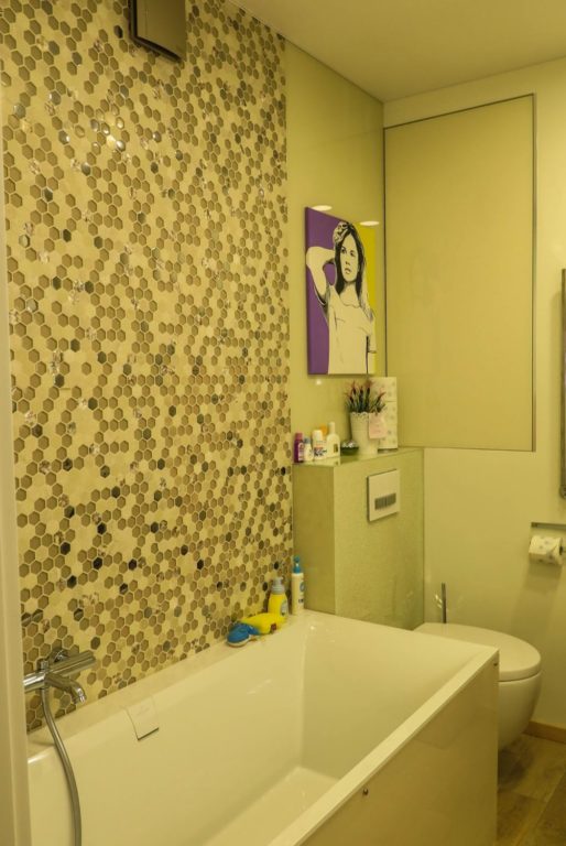 tile hexagon mosaic in bathroom