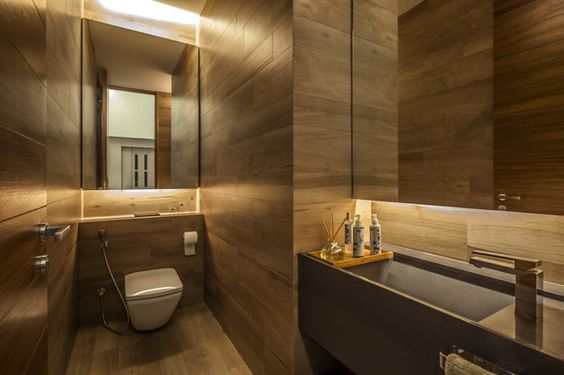 tile imitating wood in combined bathroom