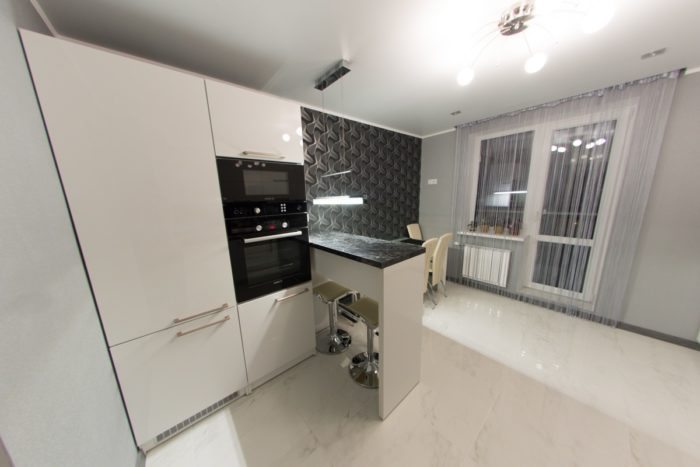 tile in light marble pattern on the kitchen