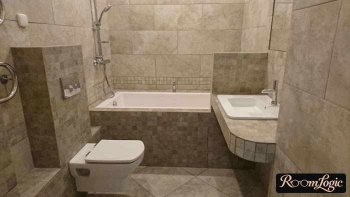 tile laid in a stone block pattern in the bathroom