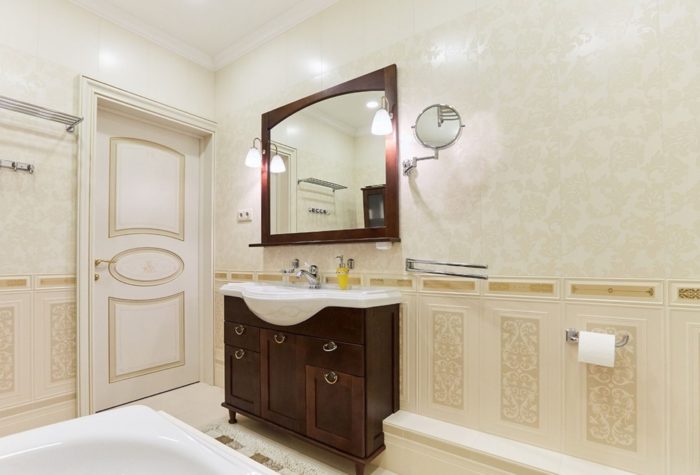 Tile with a frieze in classic style