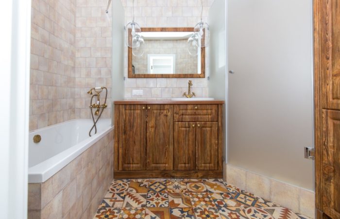 tile with a pattern in the bathroom