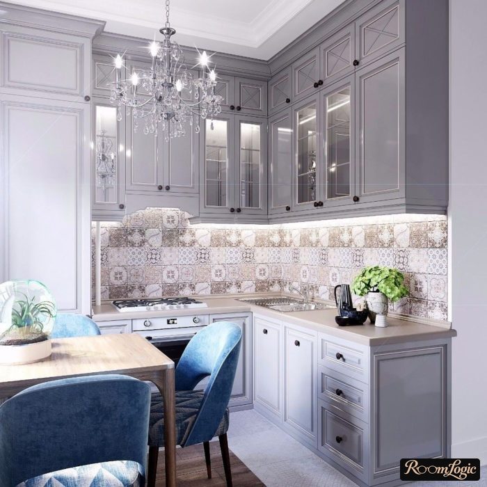 tile with pattern on kitchen backsplash in Provence style