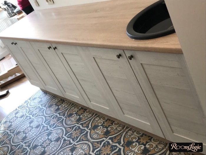 tile with pattern on kitchen floor