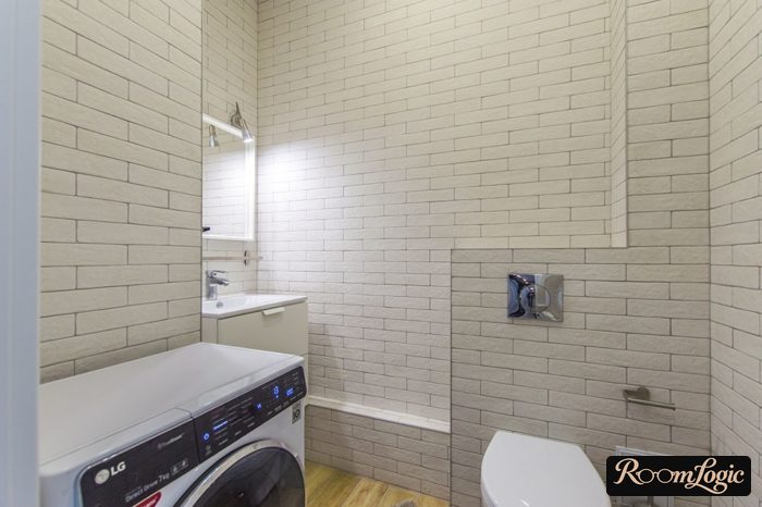 toilet with one type of tile