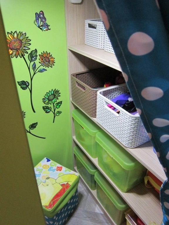toy storage in kids’ room