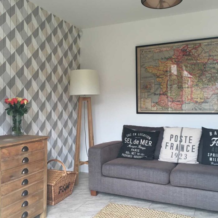 Trendy wallpaper in the interior