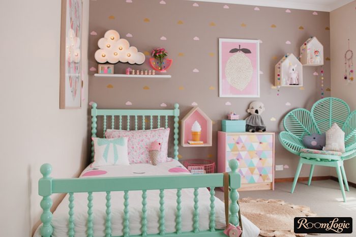 Turquoise and gray in the girl's bedroom