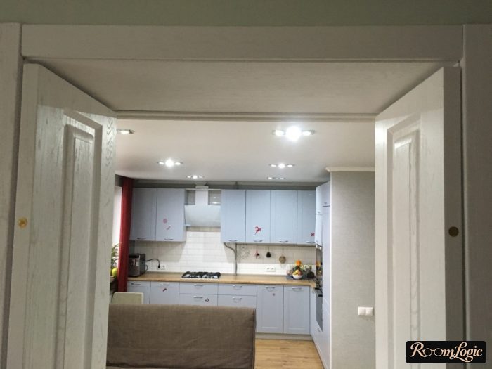 Two hinged doors in the kitchen-living room