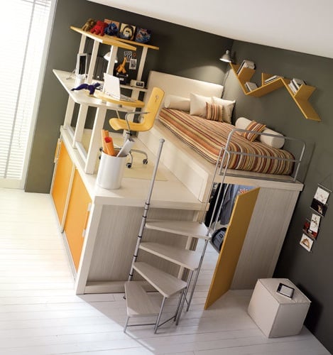 Two-level kids' zone in parents' room