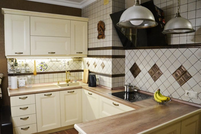 U-shaped corner kitchen cabinets