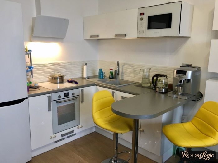 U-shaped kitchen design
