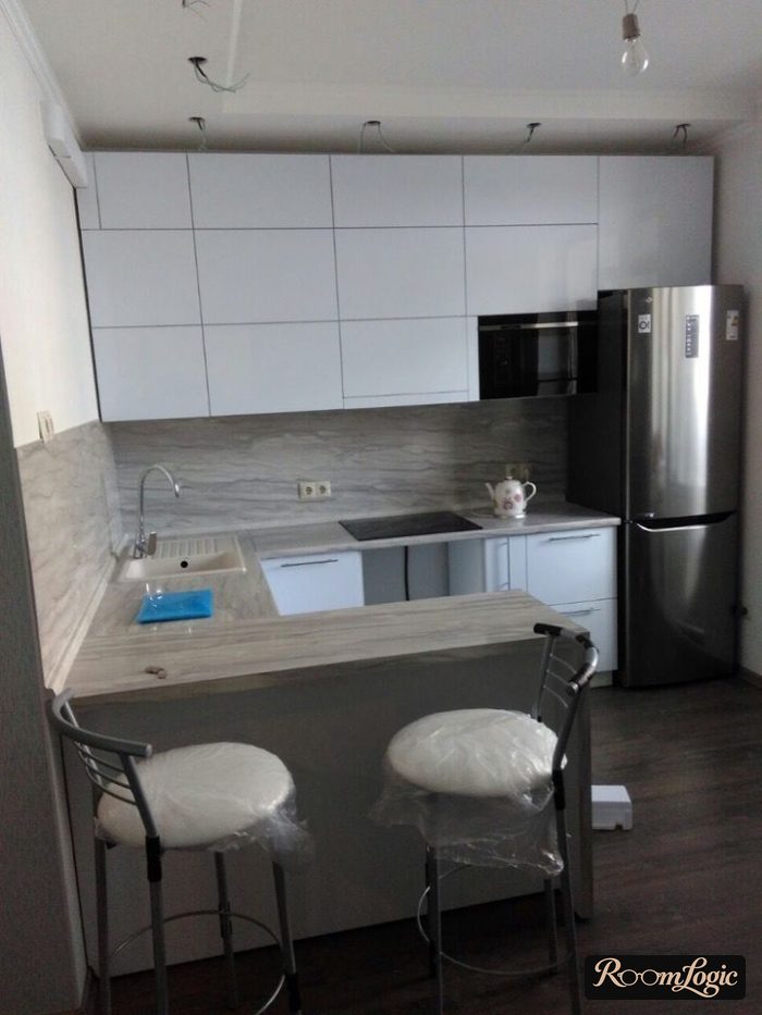 U-shaped kitchen design