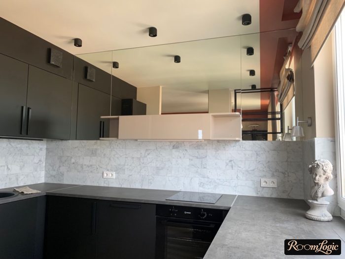 upper cabinets reaching the ceiling in a U-shaped kitchen