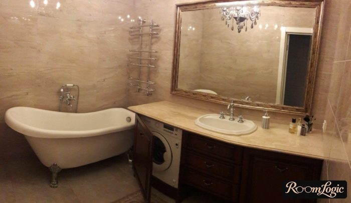 vanilla Provence style bathroom in brown