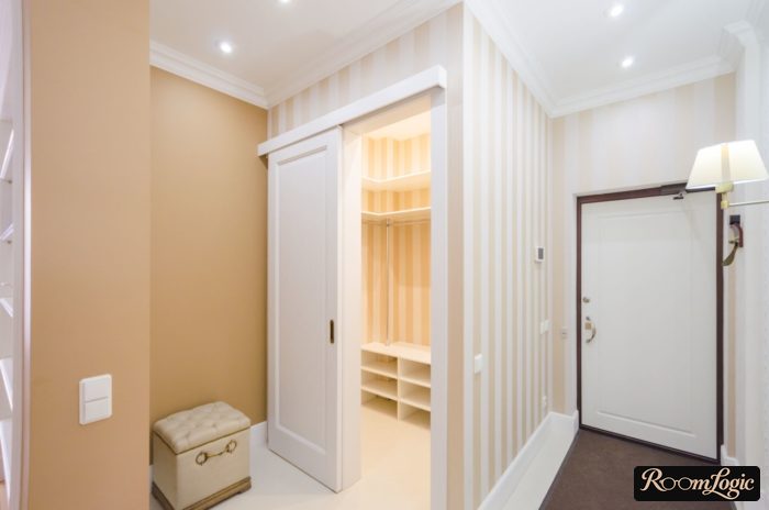 very narrow entryway in an apartment with no furniture