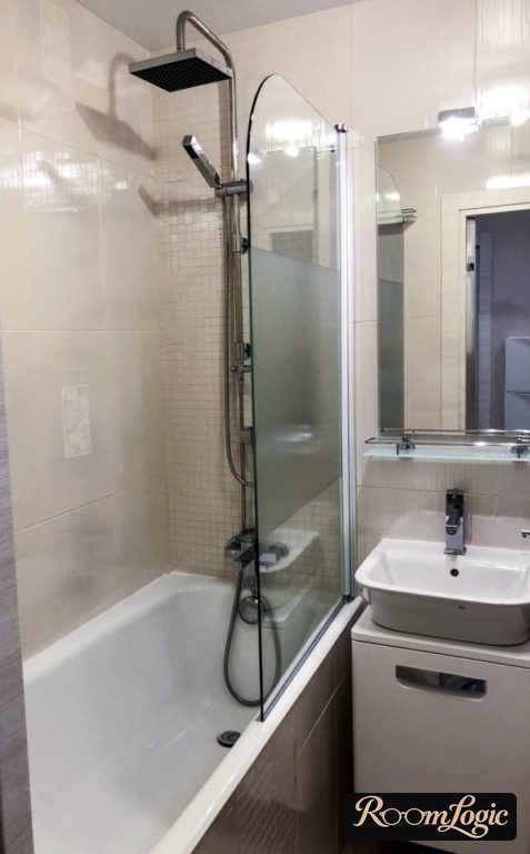 very small bathroom without toilet