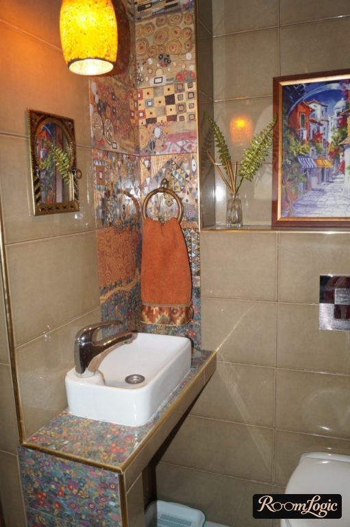 very small sink in toilet