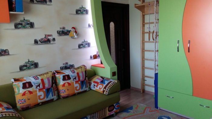wall bars in kids’ room for two boys